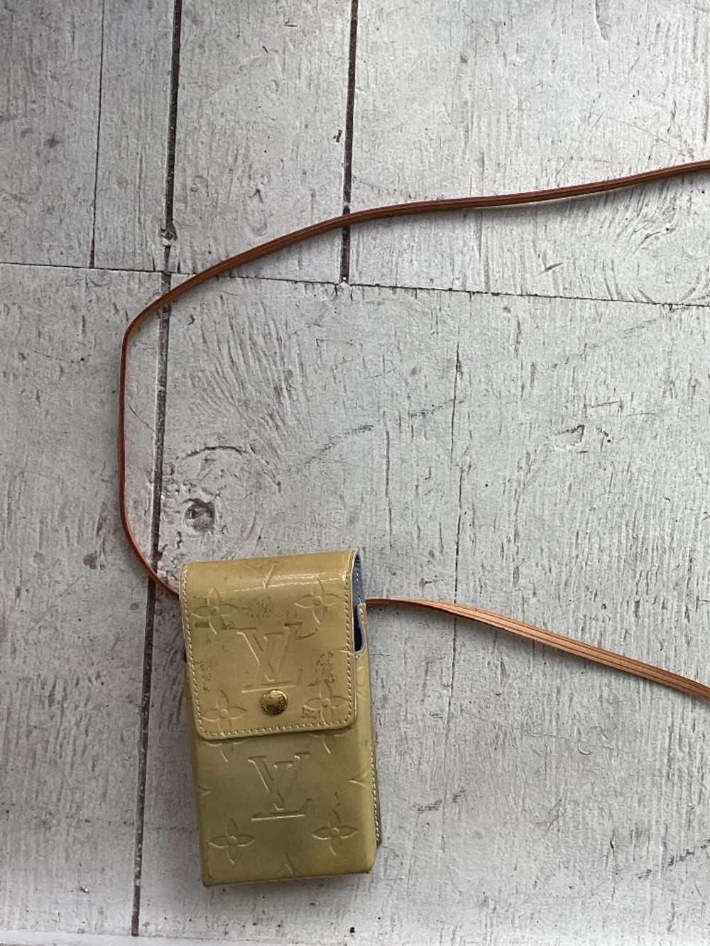 LOUIS VUITTON Cell Phone holder vernis monogram vernis yellow w. AUTHENTICATION